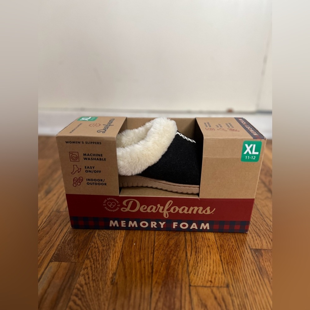 NWT Boxed Memory Foam Fuzzy Slippers